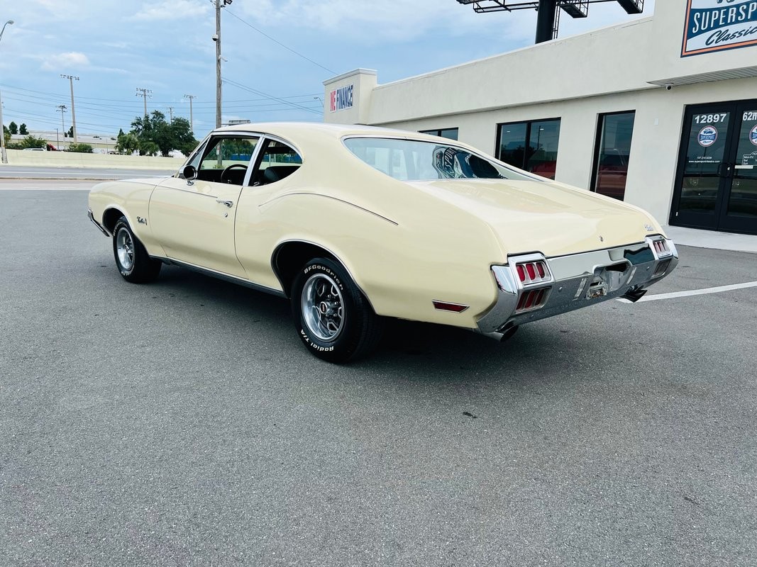 Oldsmobile-Cutlass-1972-Coupe-2