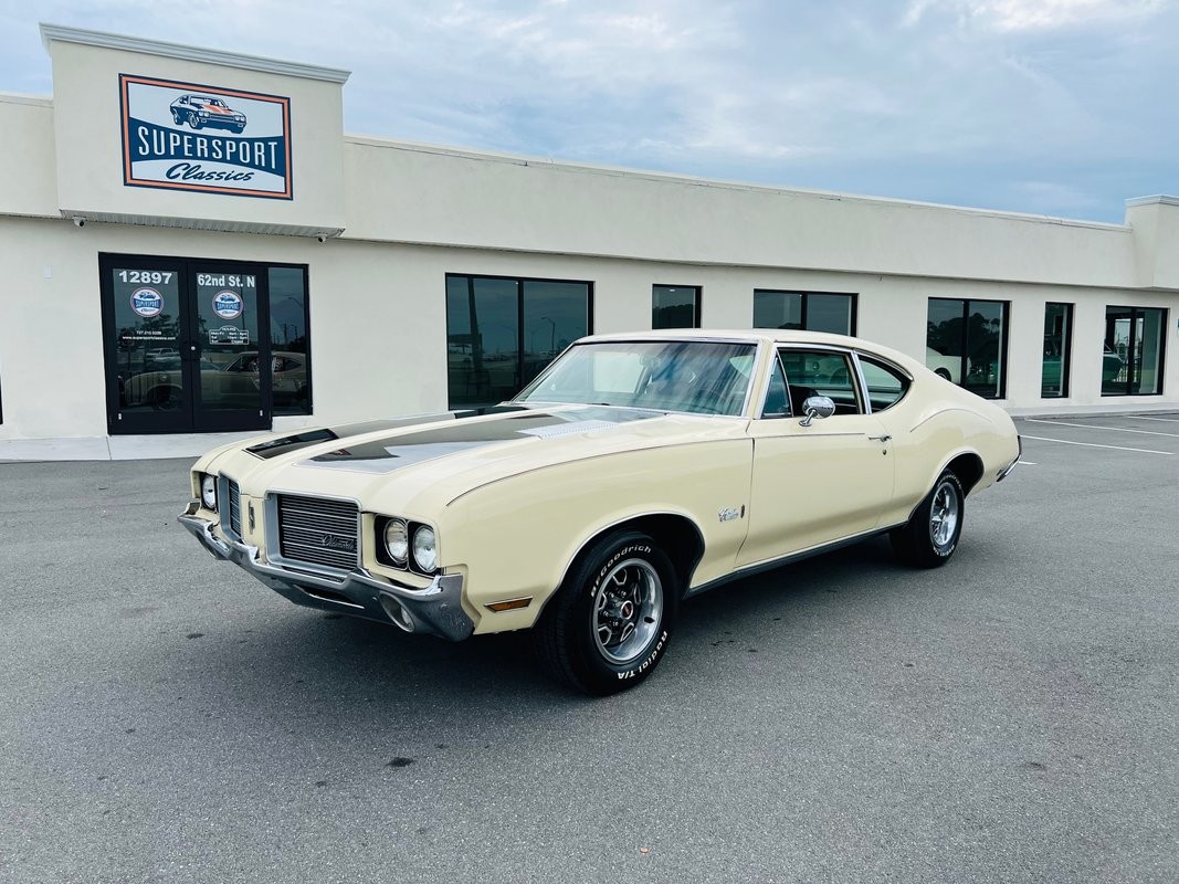 Oldsmobile-Cutlass-1972-Coupe