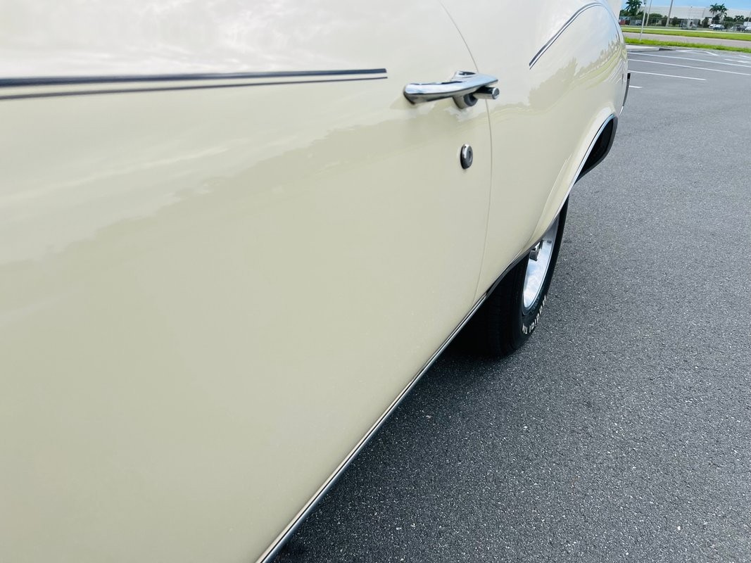 Oldsmobile-Cutlass-1972-Coupe-35