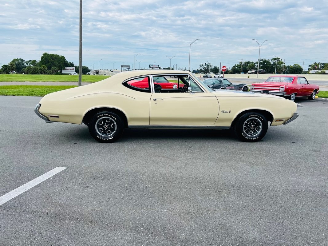 Oldsmobile-Cutlass-1972-Coupe-6