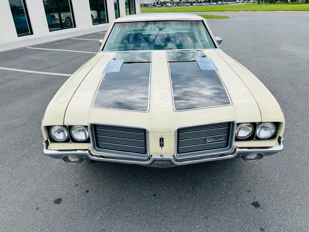 Oldsmobile-Cutlass-1972-Coupe-9