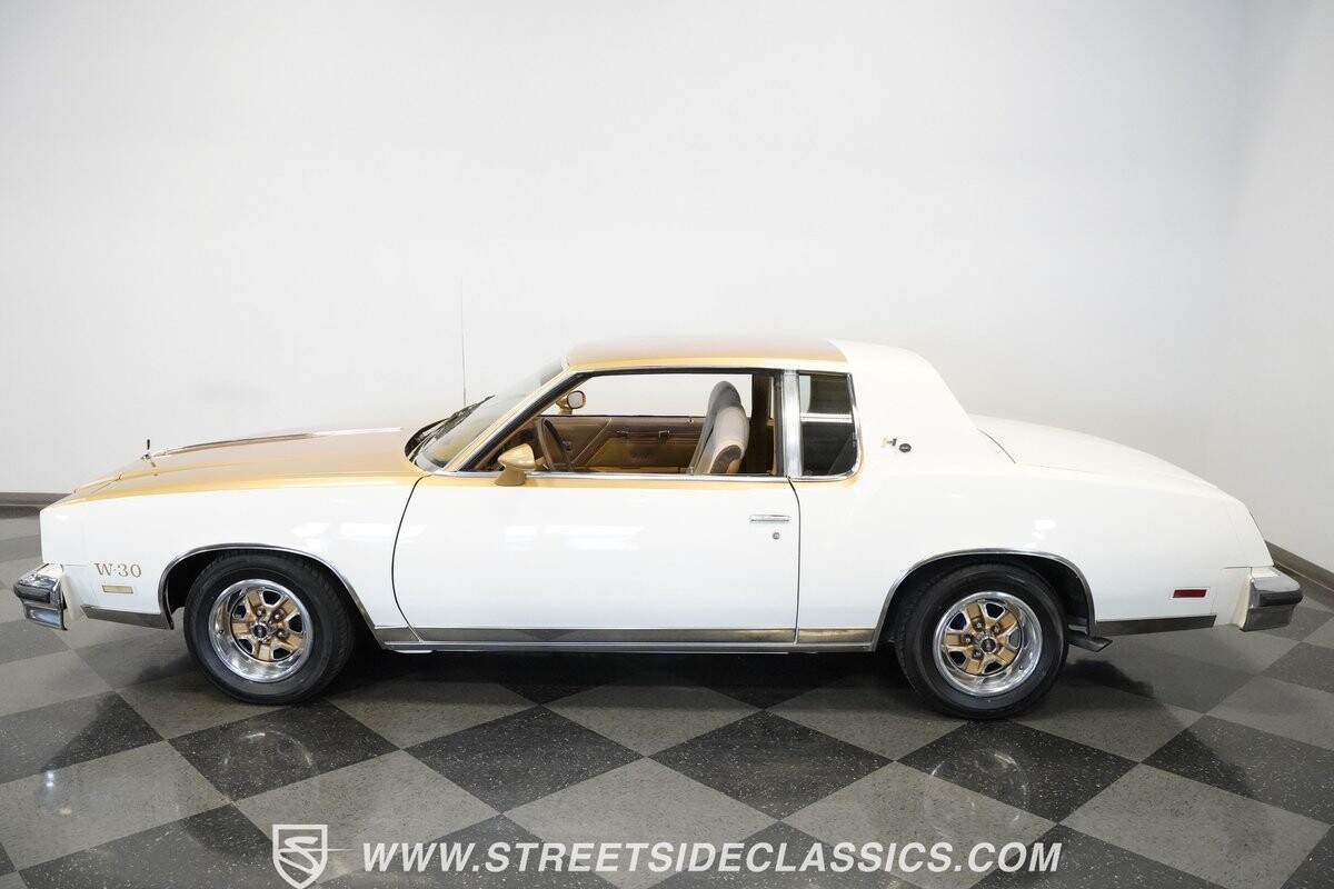 Oldsmobile-Cutlass-1979-Coupe-10
