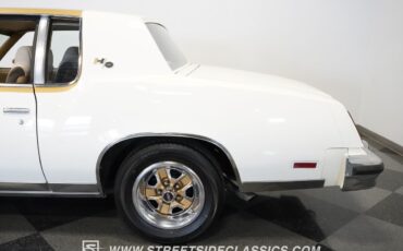 Oldsmobile-Cutlass-1979-Coupe-14