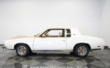 Oldsmobile-Cutlass-1979-Coupe-2