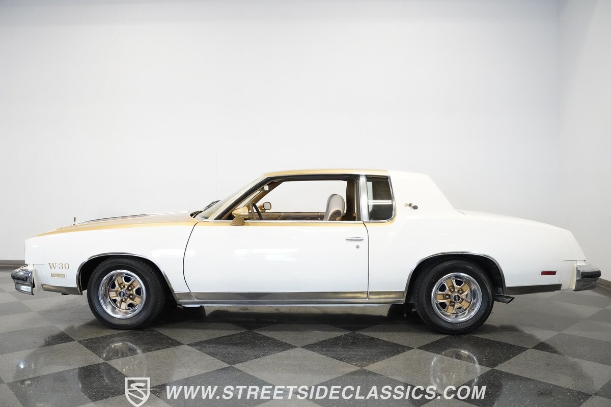 Oldsmobile-Cutlass-1979-Coupe-2