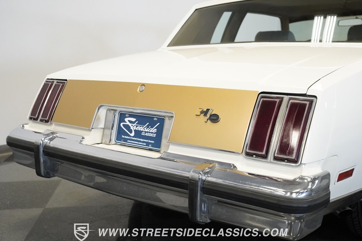 Oldsmobile-Cutlass-1979-Coupe-27