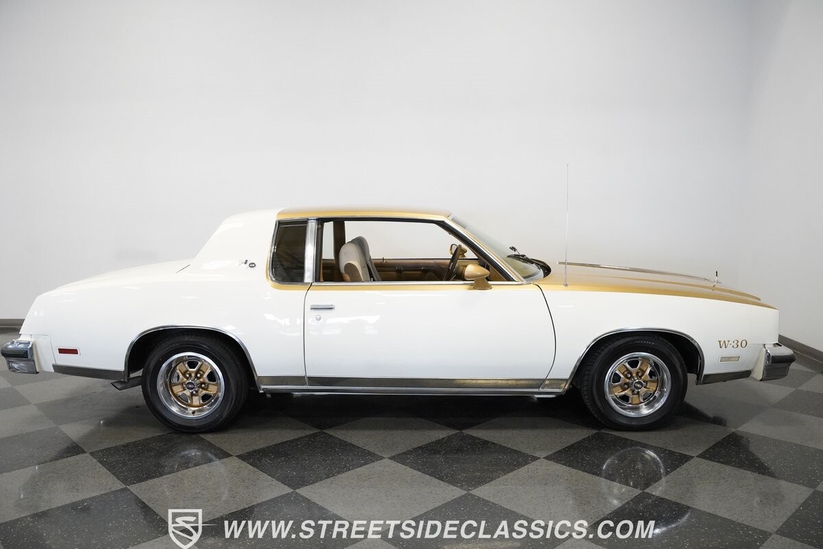 Oldsmobile-Cutlass-1979-Coupe-30