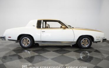 Oldsmobile-Cutlass-1979-Coupe-31