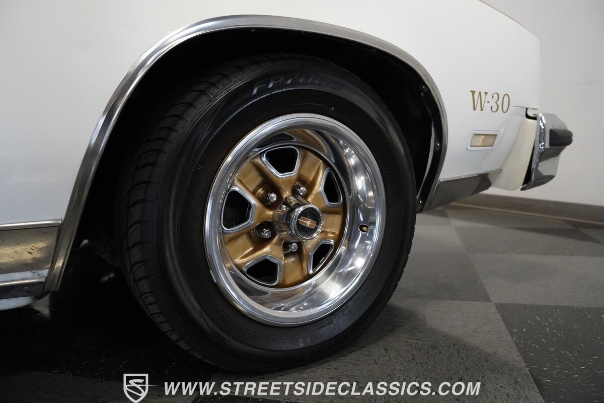 Oldsmobile-Cutlass-1979-Coupe-34