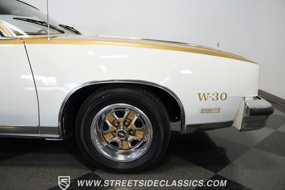 Oldsmobile-Cutlass-1979-Coupe-35
