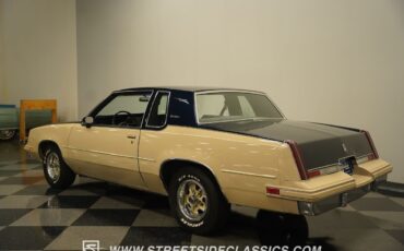 Oldsmobile-Cutlass-1981-Coupe-11