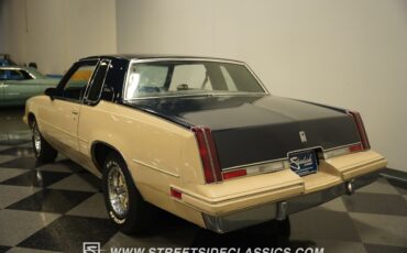 Oldsmobile-Cutlass-1981-Coupe-12