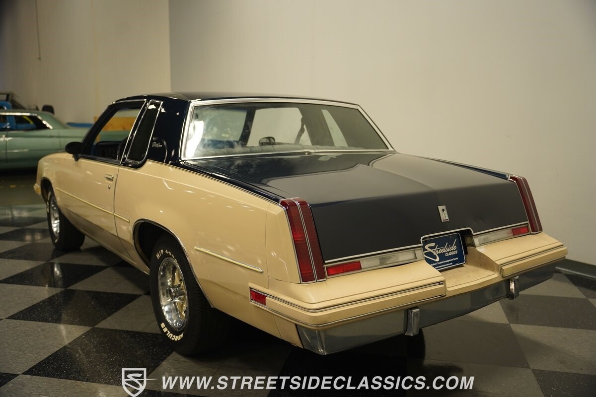 Oldsmobile-Cutlass-1981-Coupe-12