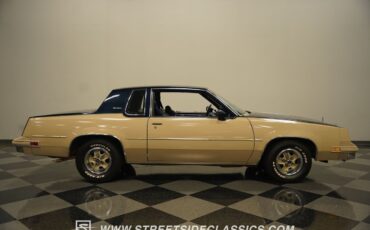 Oldsmobile-Cutlass-1981-Coupe-17
