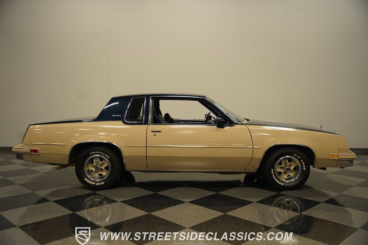 Oldsmobile-Cutlass-1981-Coupe-17