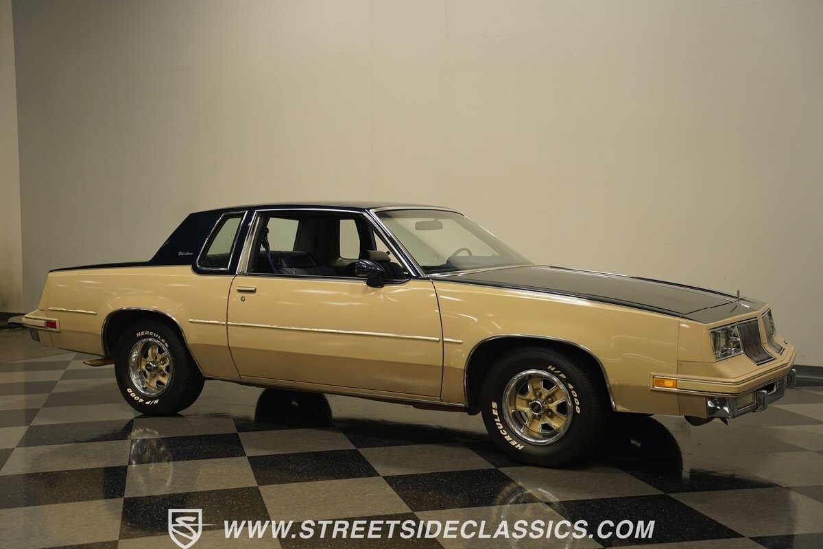 Oldsmobile-Cutlass-1981-Coupe-18