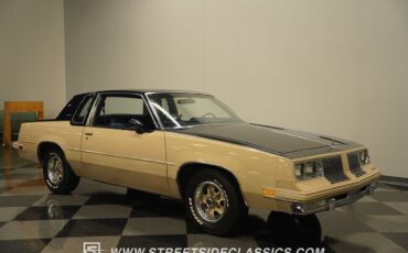 Oldsmobile-Cutlass-1981-Coupe-19