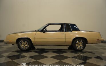Oldsmobile-Cutlass-1981-Coupe-2