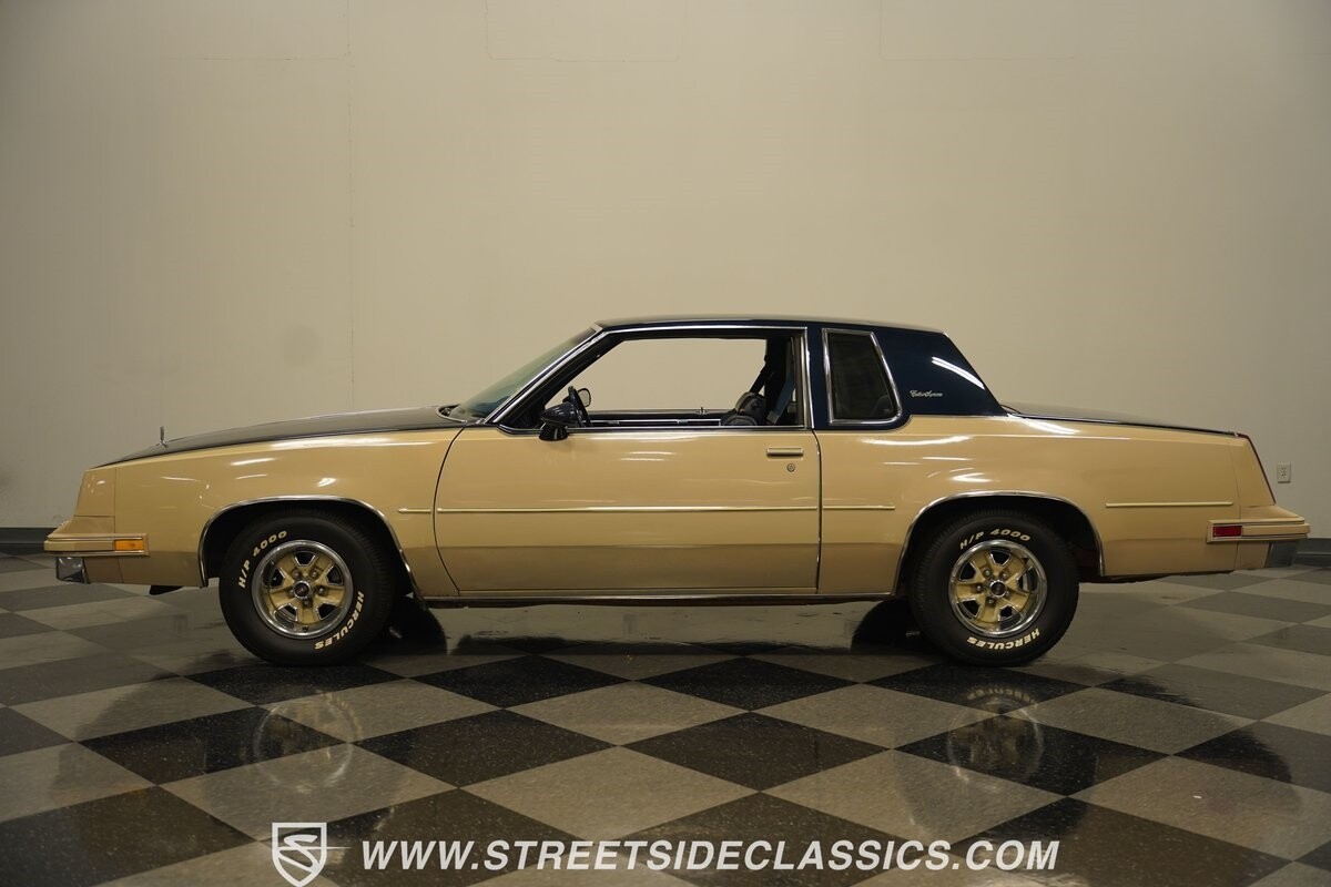 Oldsmobile-Cutlass-1981-Coupe-2