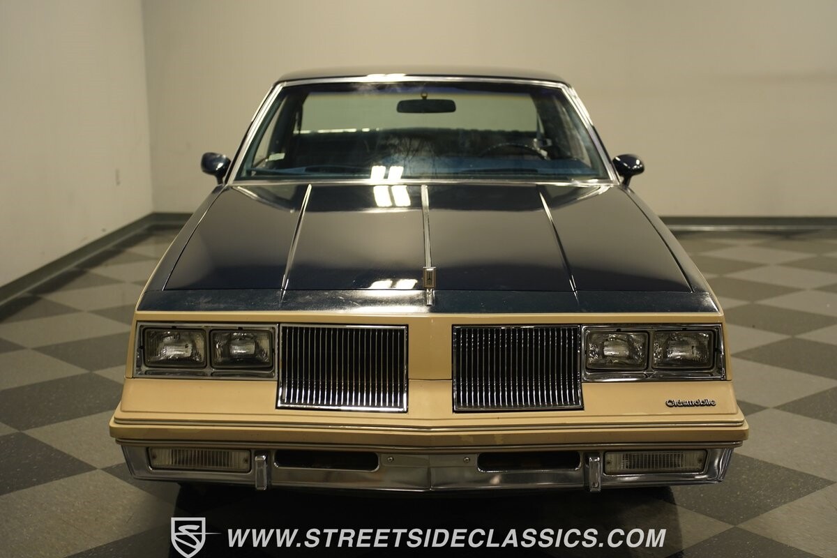 Oldsmobile-Cutlass-1981-Coupe-21