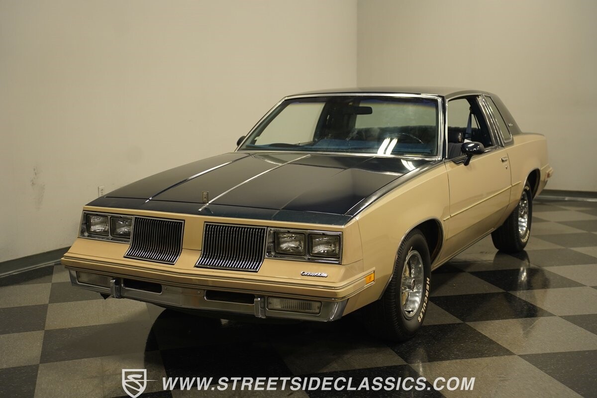 Oldsmobile-Cutlass-1981-Coupe-22