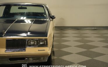Oldsmobile-Cutlass-1981-Coupe-23