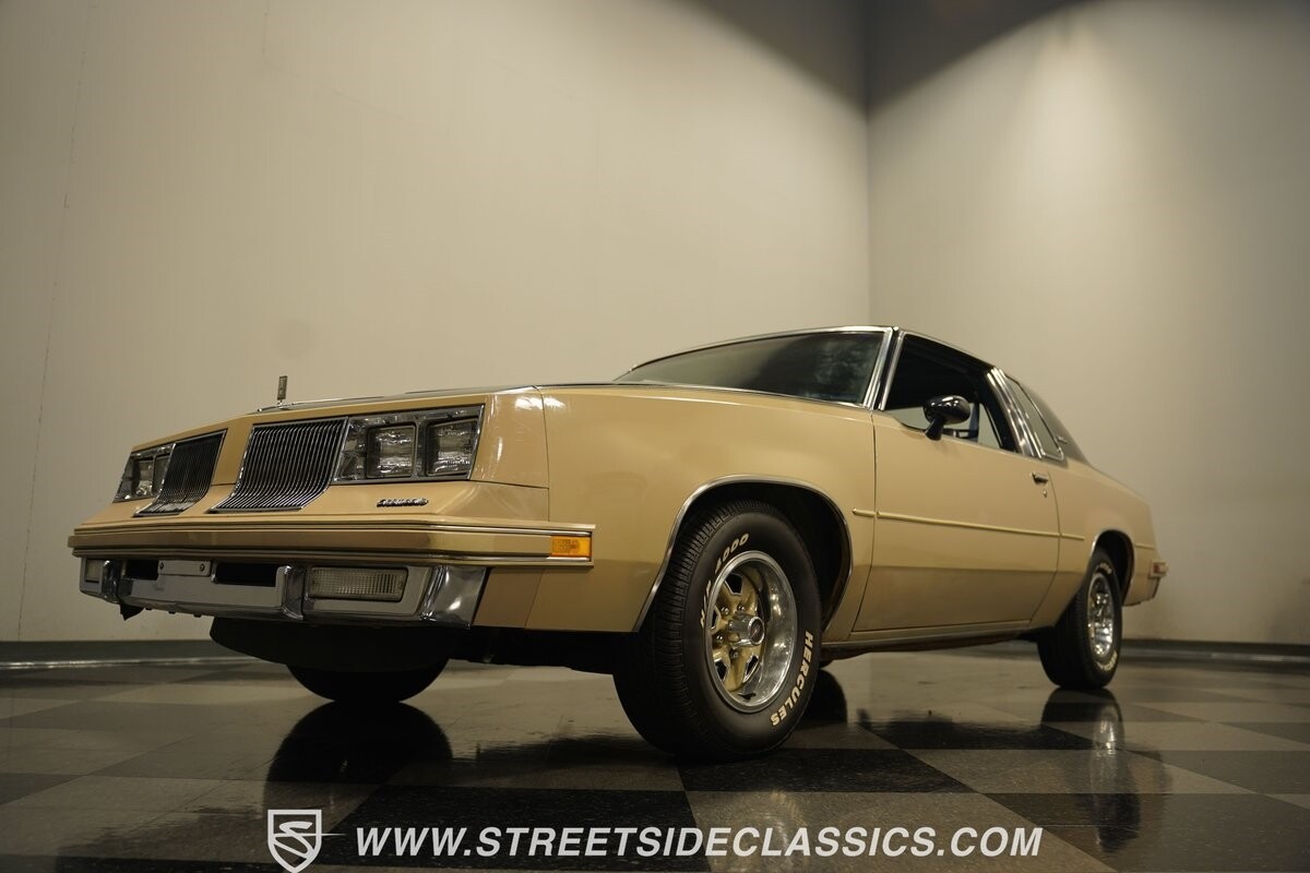 Oldsmobile-Cutlass-1981-Coupe-24