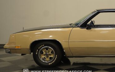 Oldsmobile-Cutlass-1981-Coupe-26