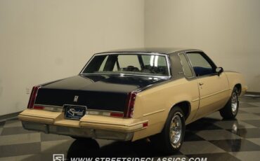 Oldsmobile-Cutlass-1981-Coupe-29