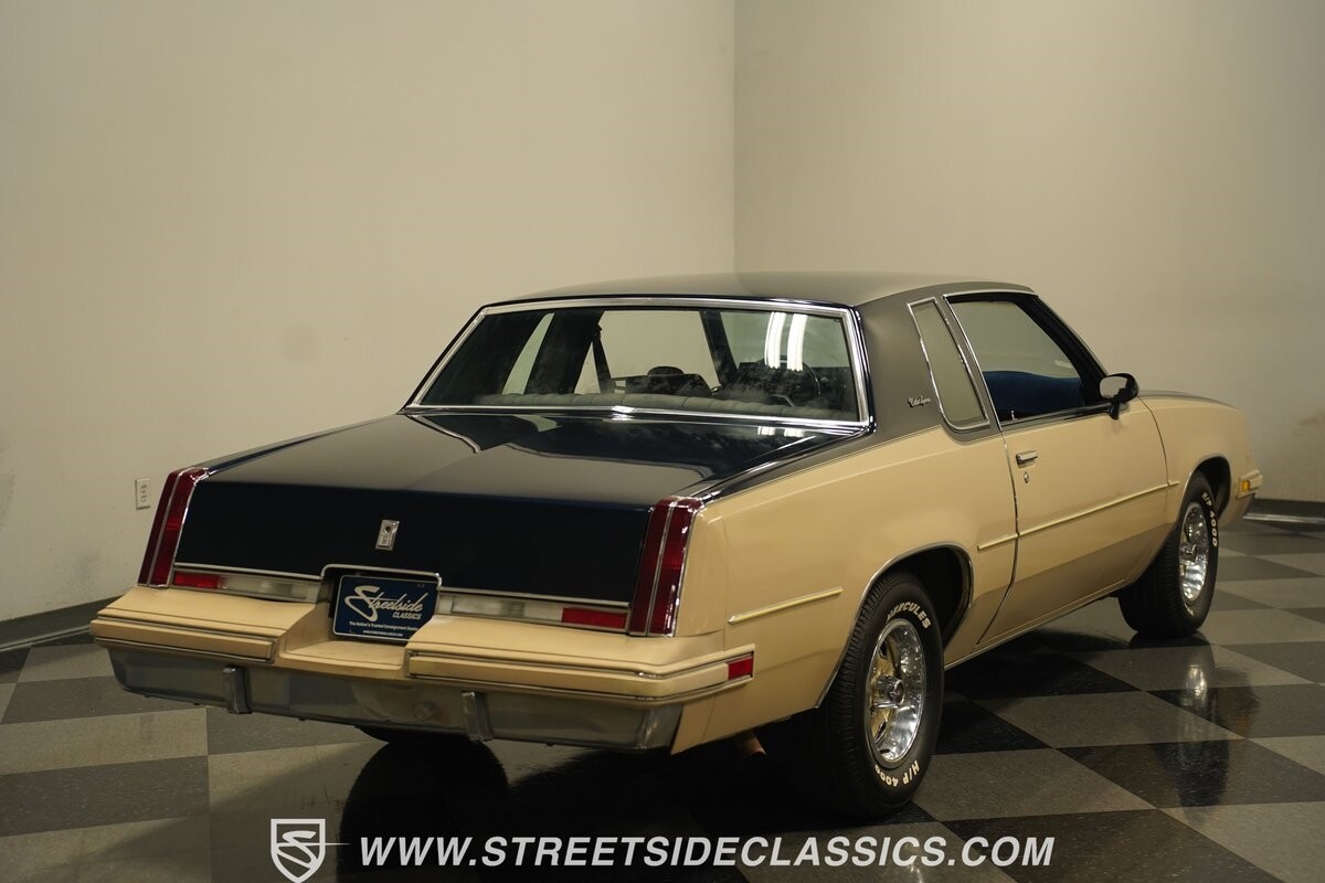 Oldsmobile-Cutlass-1981-Coupe-29