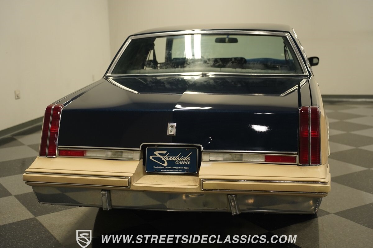 Oldsmobile-Cutlass-1981-Coupe-30