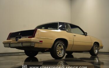 Oldsmobile-Cutlass-1981-Coupe-31