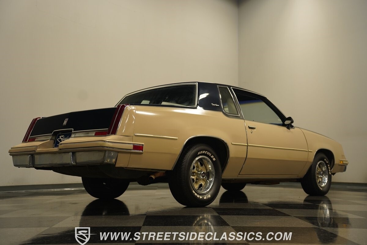 Oldsmobile-Cutlass-1981-Coupe-31