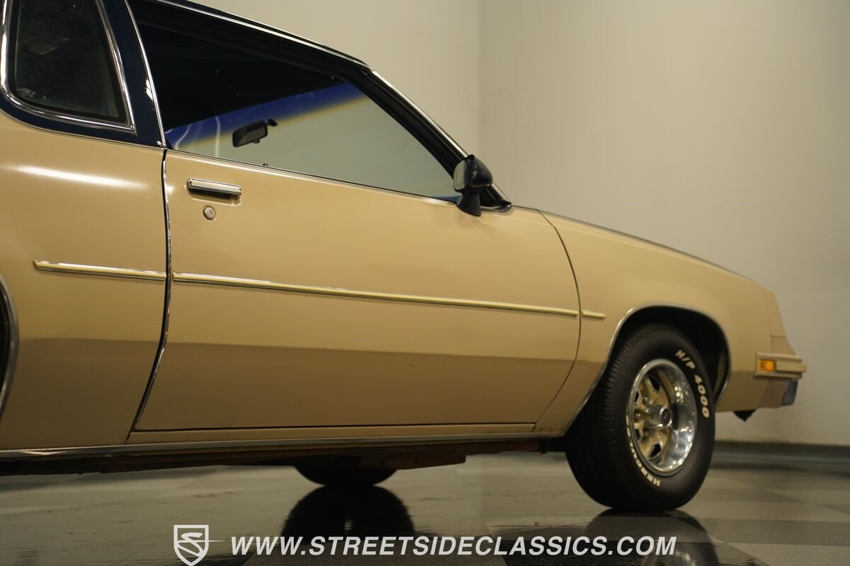 Oldsmobile-Cutlass-1981-Coupe-32
