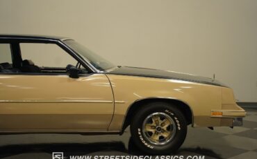 Oldsmobile-Cutlass-1981-Coupe-34