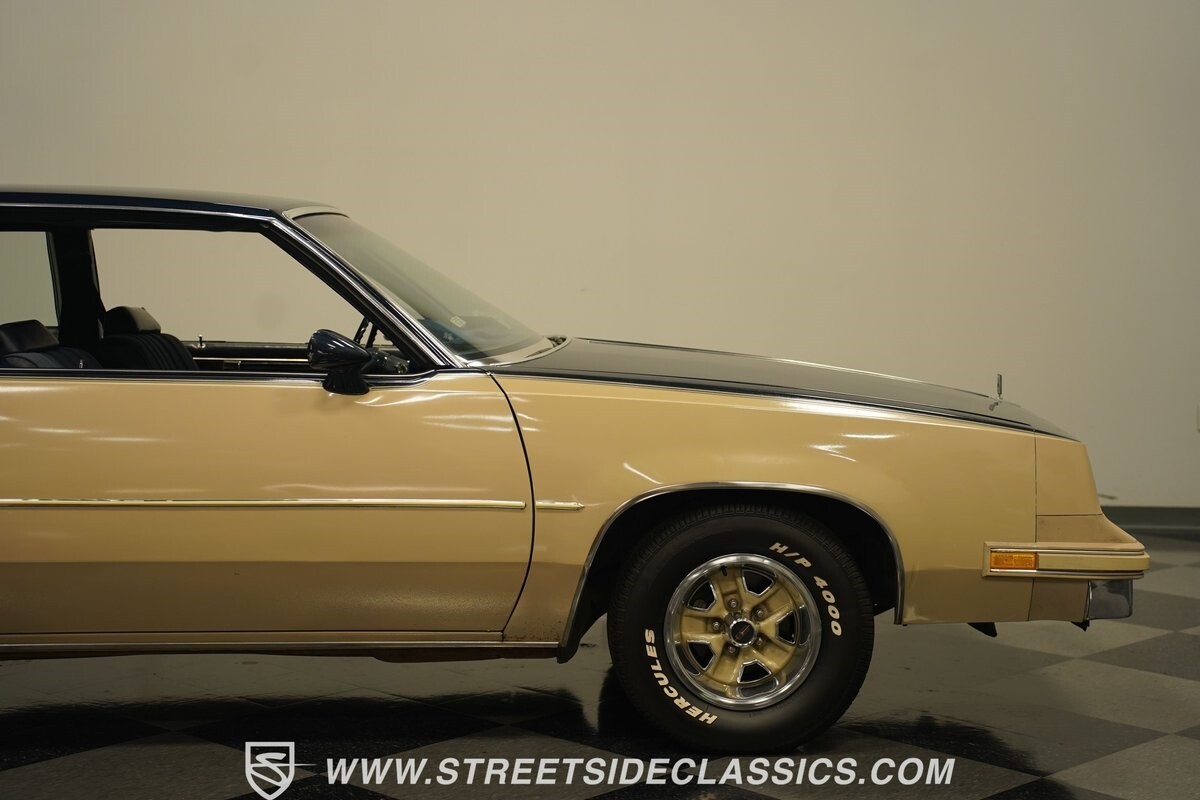 Oldsmobile-Cutlass-1981-Coupe-34