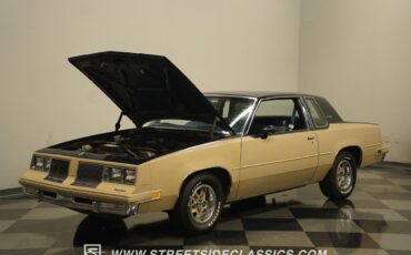 Oldsmobile-Cutlass-1981-Coupe-35