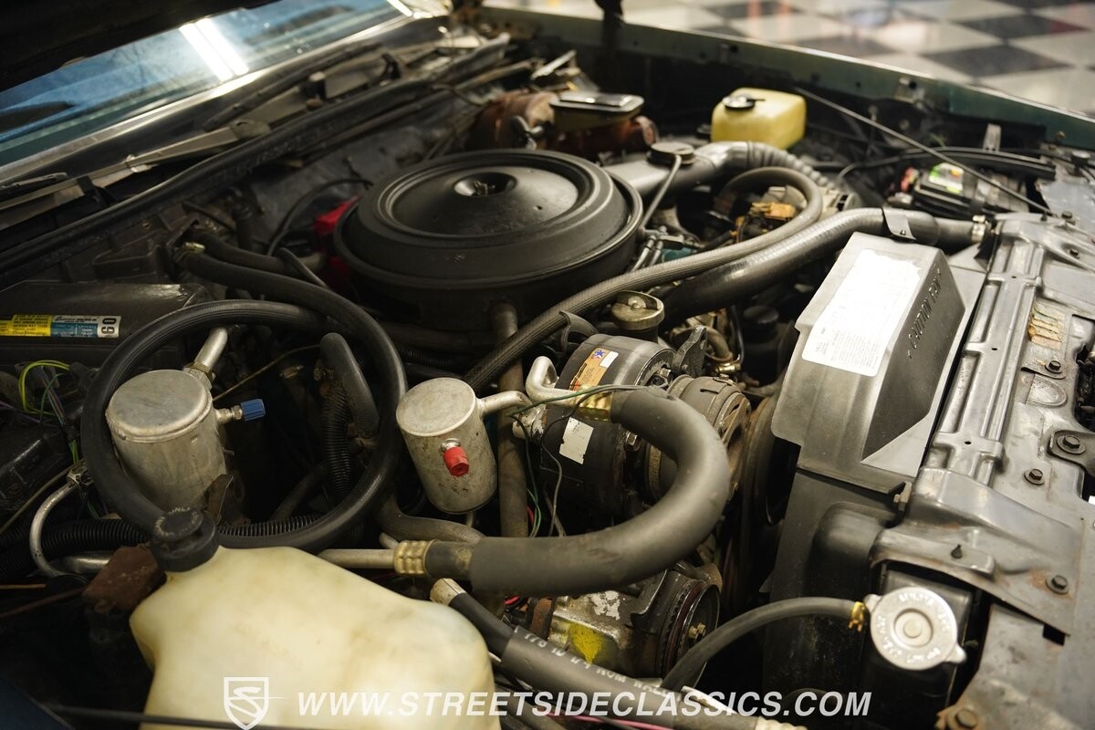 Oldsmobile-Cutlass-1981-Coupe-36