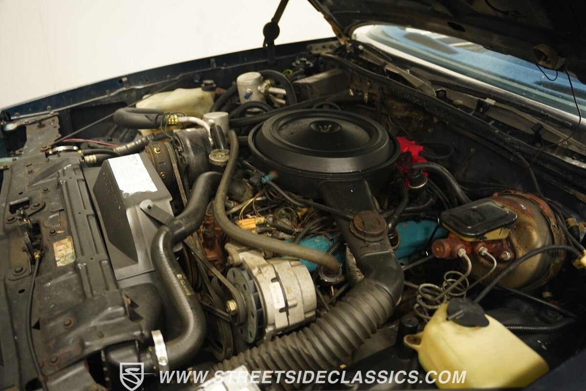 Oldsmobile-Cutlass-1981-Coupe-39