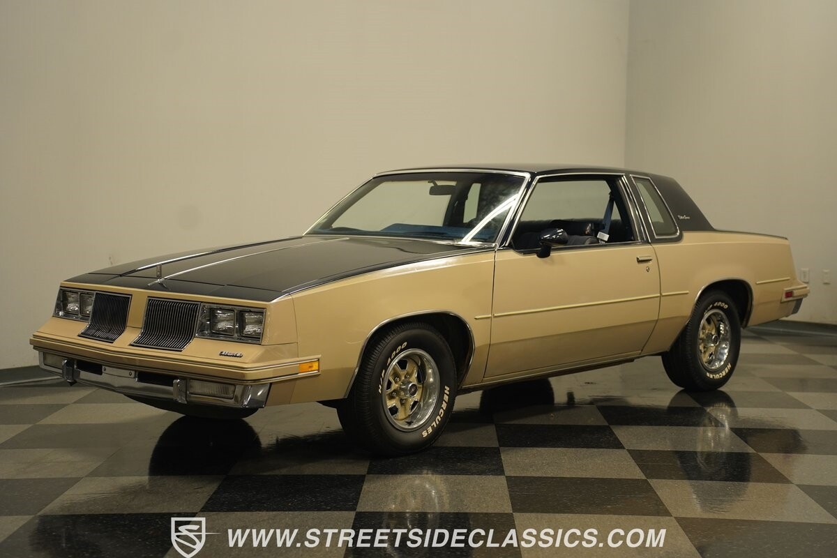 Oldsmobile-Cutlass-1981-Coupe-7