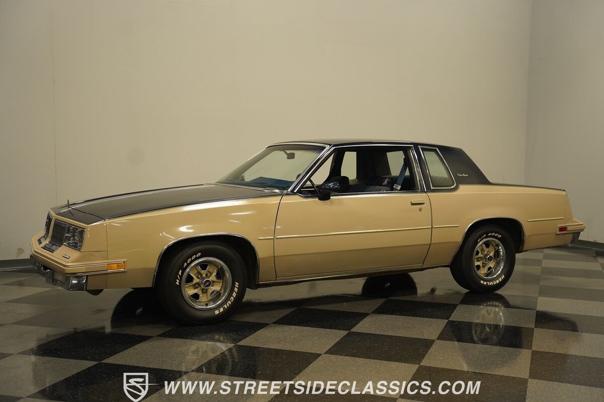 Oldsmobile-Cutlass-1981-Coupe-8