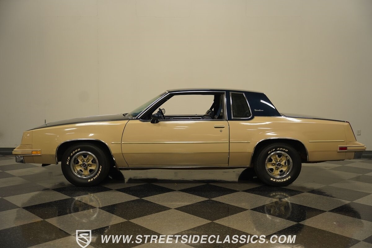 Oldsmobile-Cutlass-1981-Coupe-9