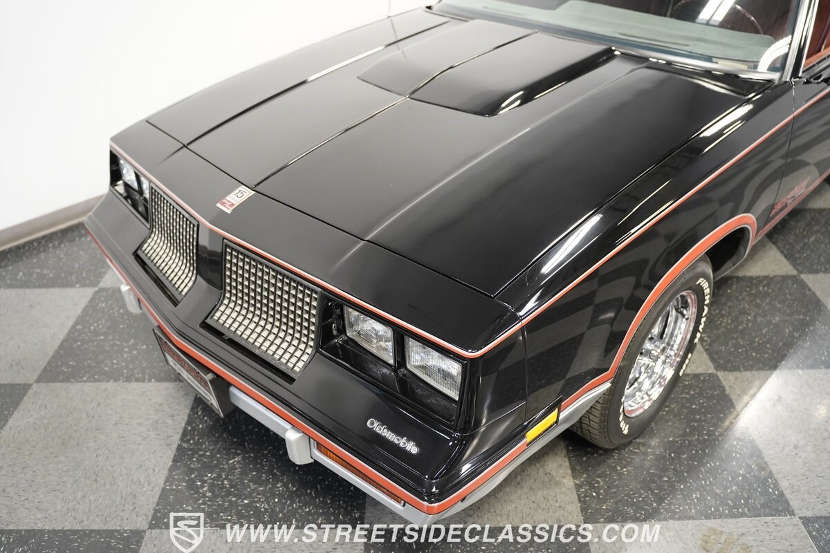 Oldsmobile-Cutlass-1983-Coupe-17