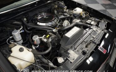 Oldsmobile-Cutlass-1983-Coupe-29