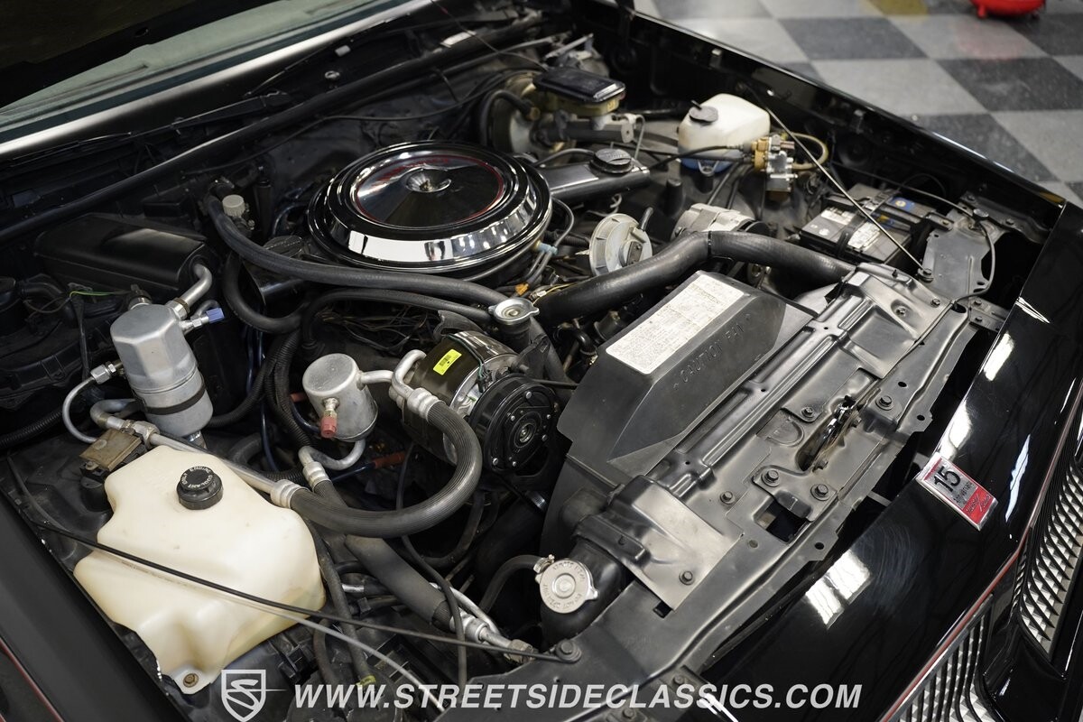 Oldsmobile-Cutlass-1983-Coupe-29