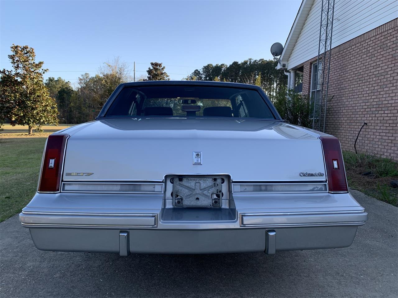Oldsmobile-Cutlass-1986-Silver-Blue-1