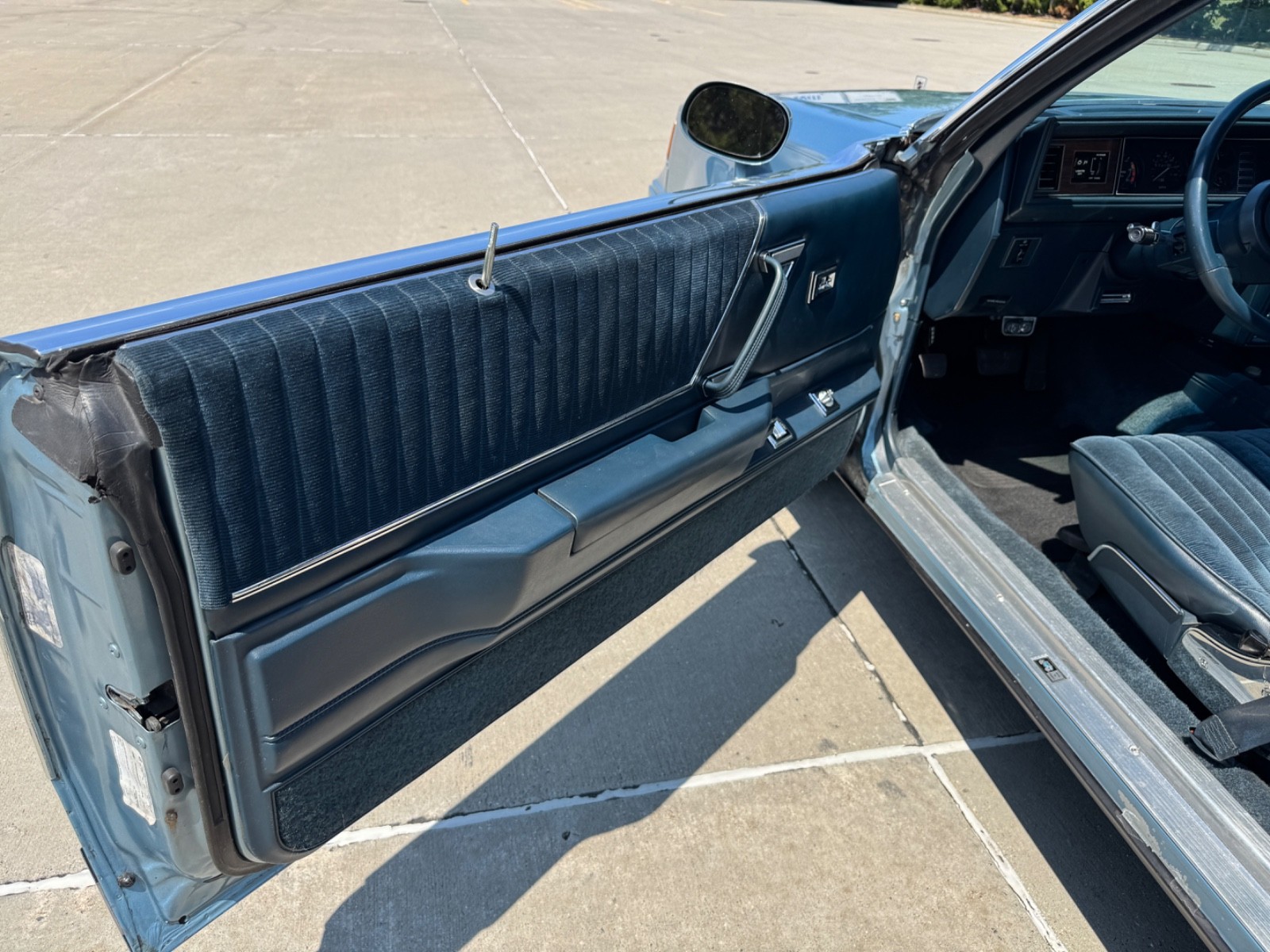 Oldsmobile-Cutlass-1988-Coupe-16