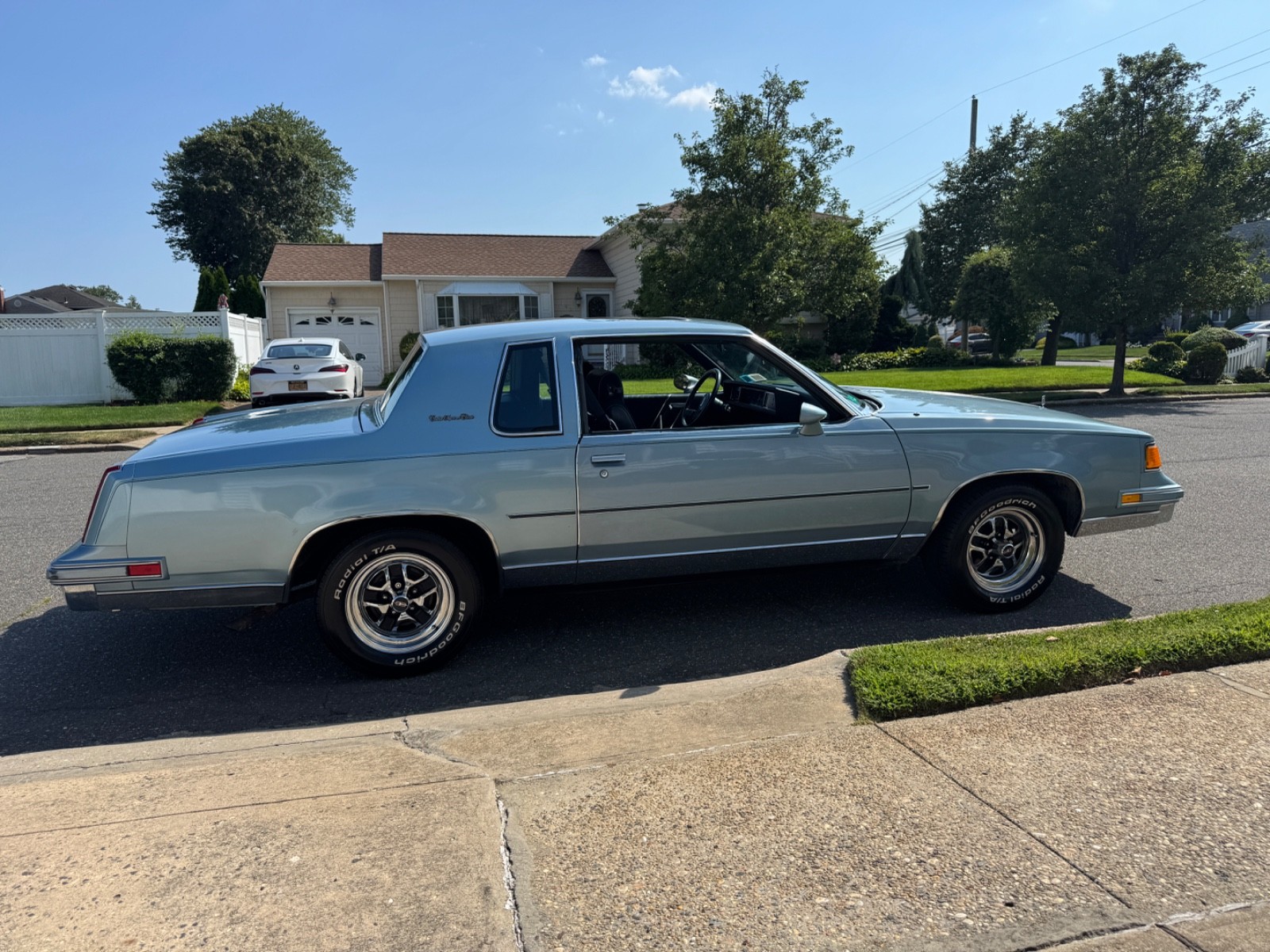 Oldsmobile-Cutlass-1988-Coupe-26