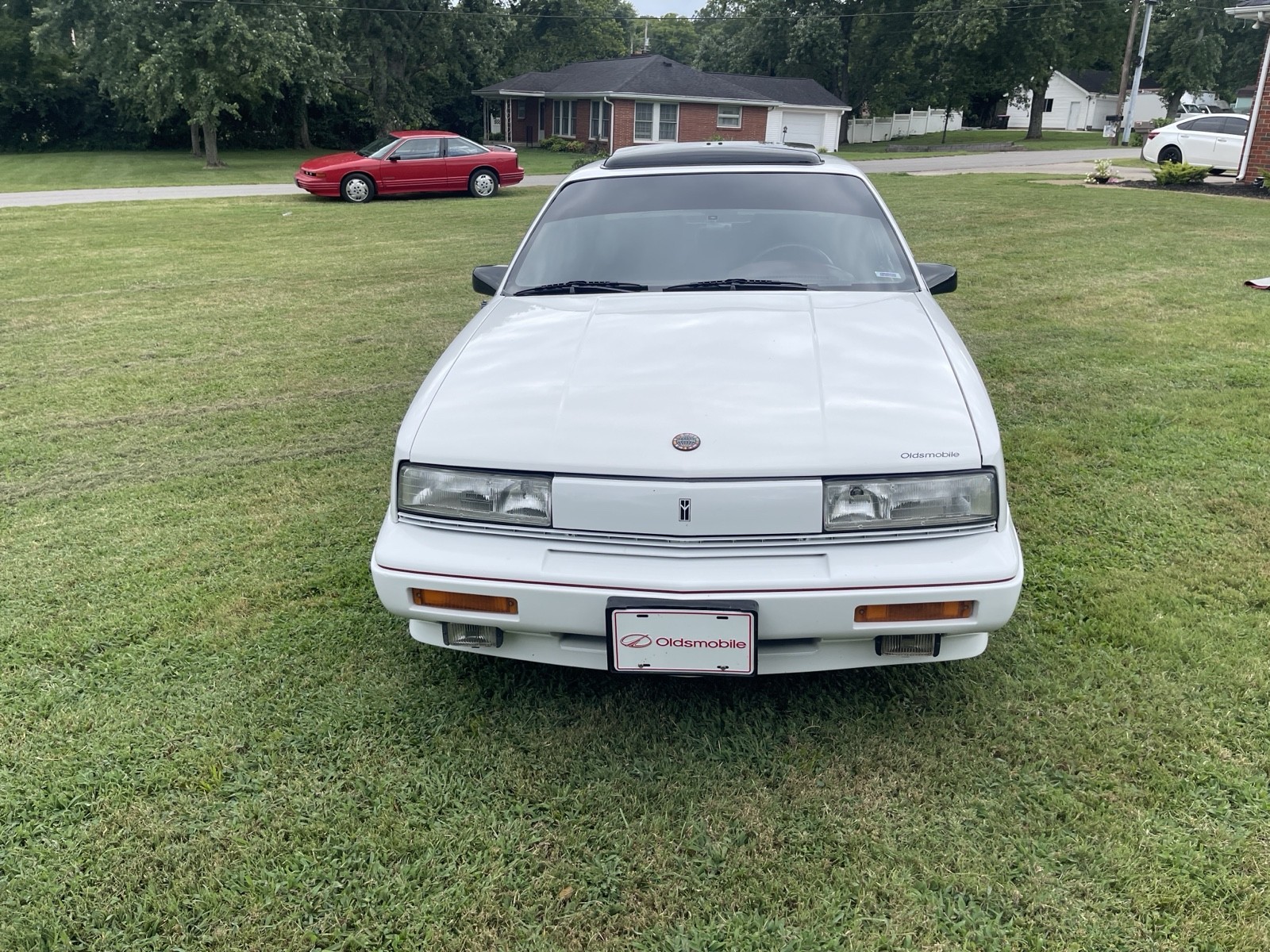 Oldsmobile-Cutlass-1989-Sedan-1