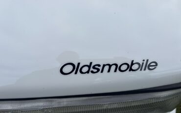 Oldsmobile-Cutlass-1989-Sedan-13